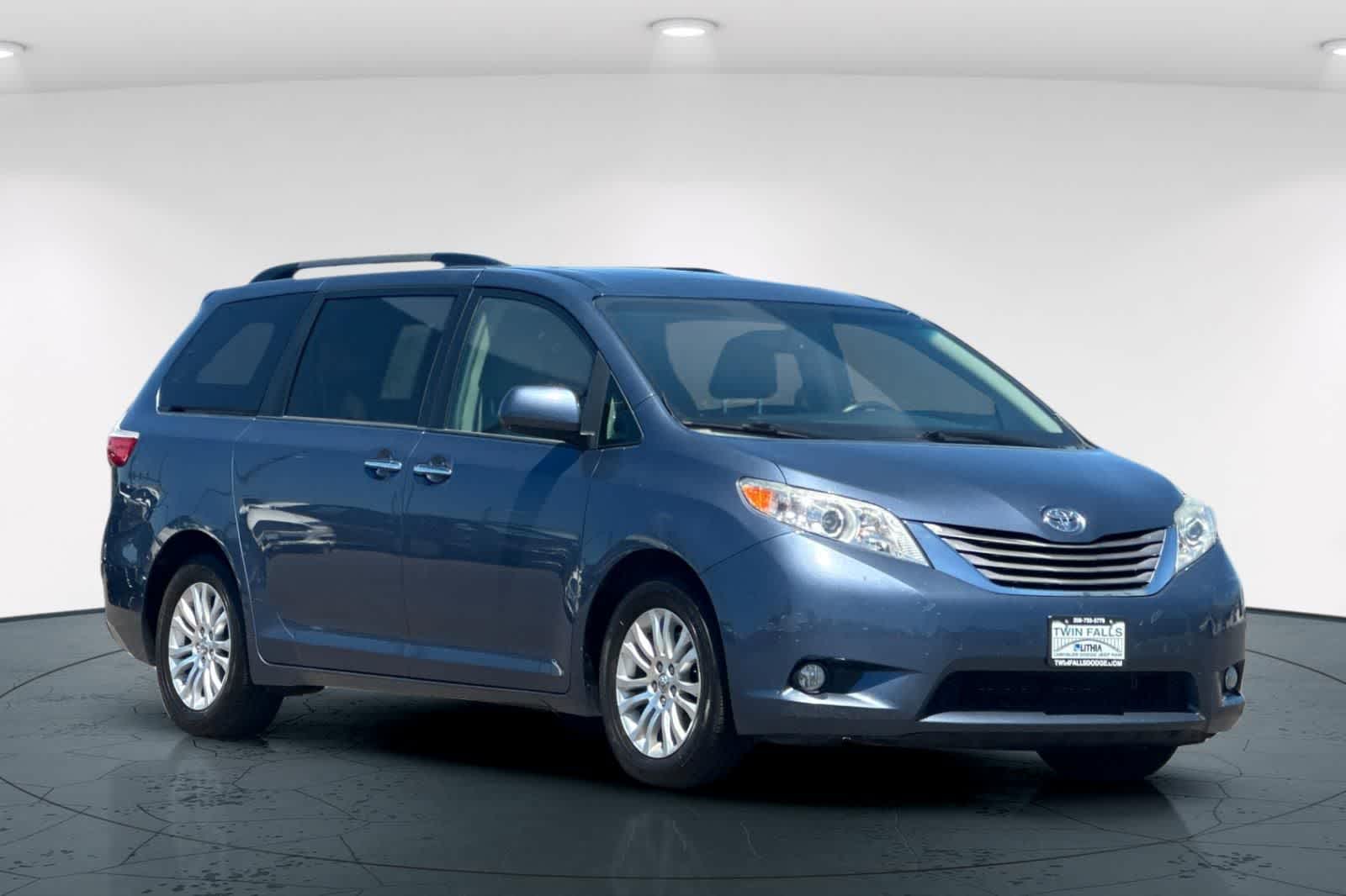 Thumbnail: 2015 Toyota Sienna - 5
