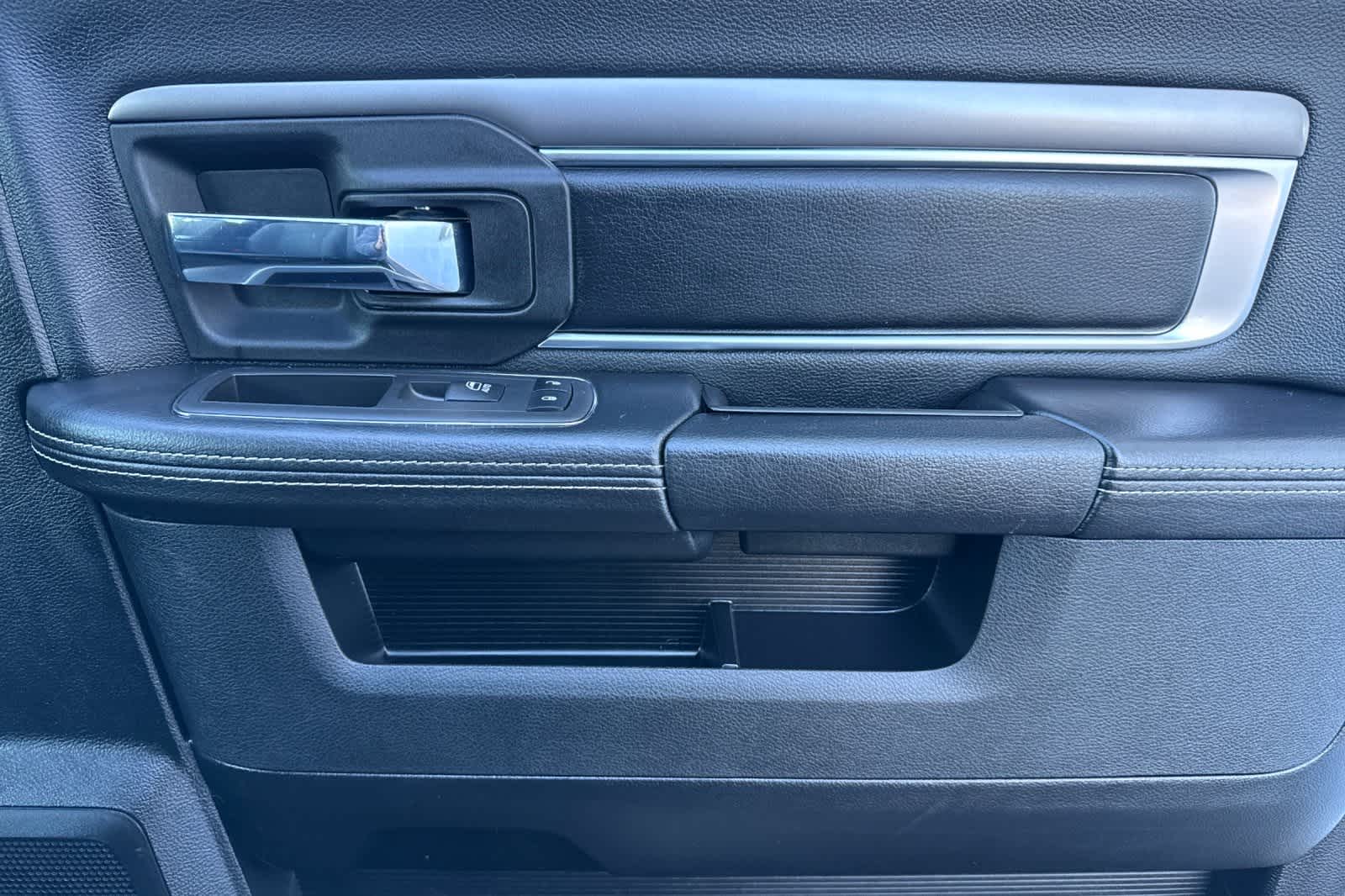 Thumbnail: 2022 RAM 1500 Classic - 17