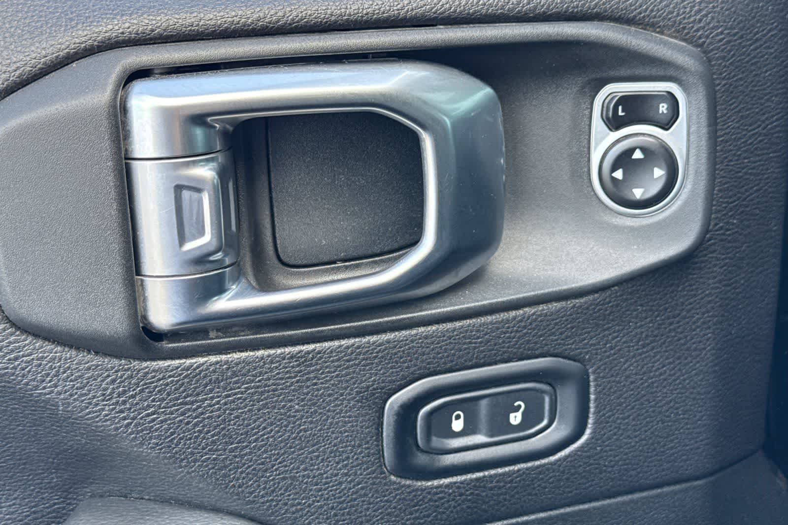 Thumbnail: 2020 Jeep Gladiator - 13