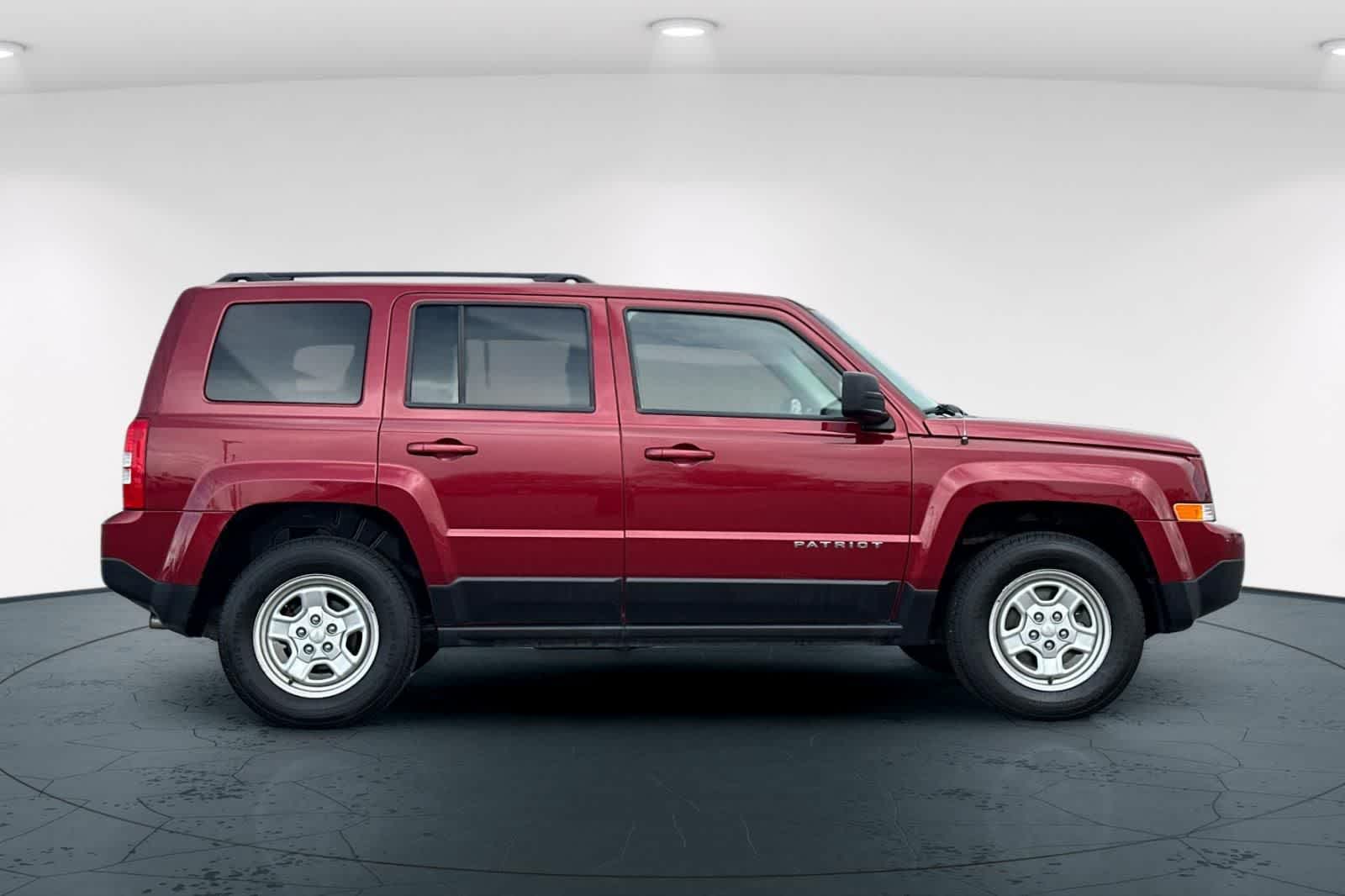 Thumbnail: 2016 Jeep Patriot - 6