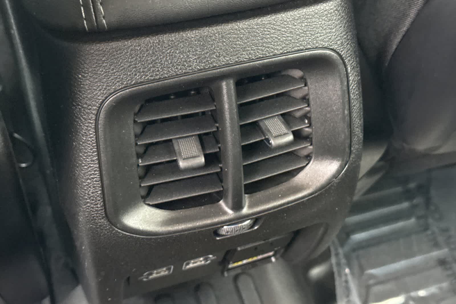 Thumbnail: 2021 Jeep Cherokee - 15