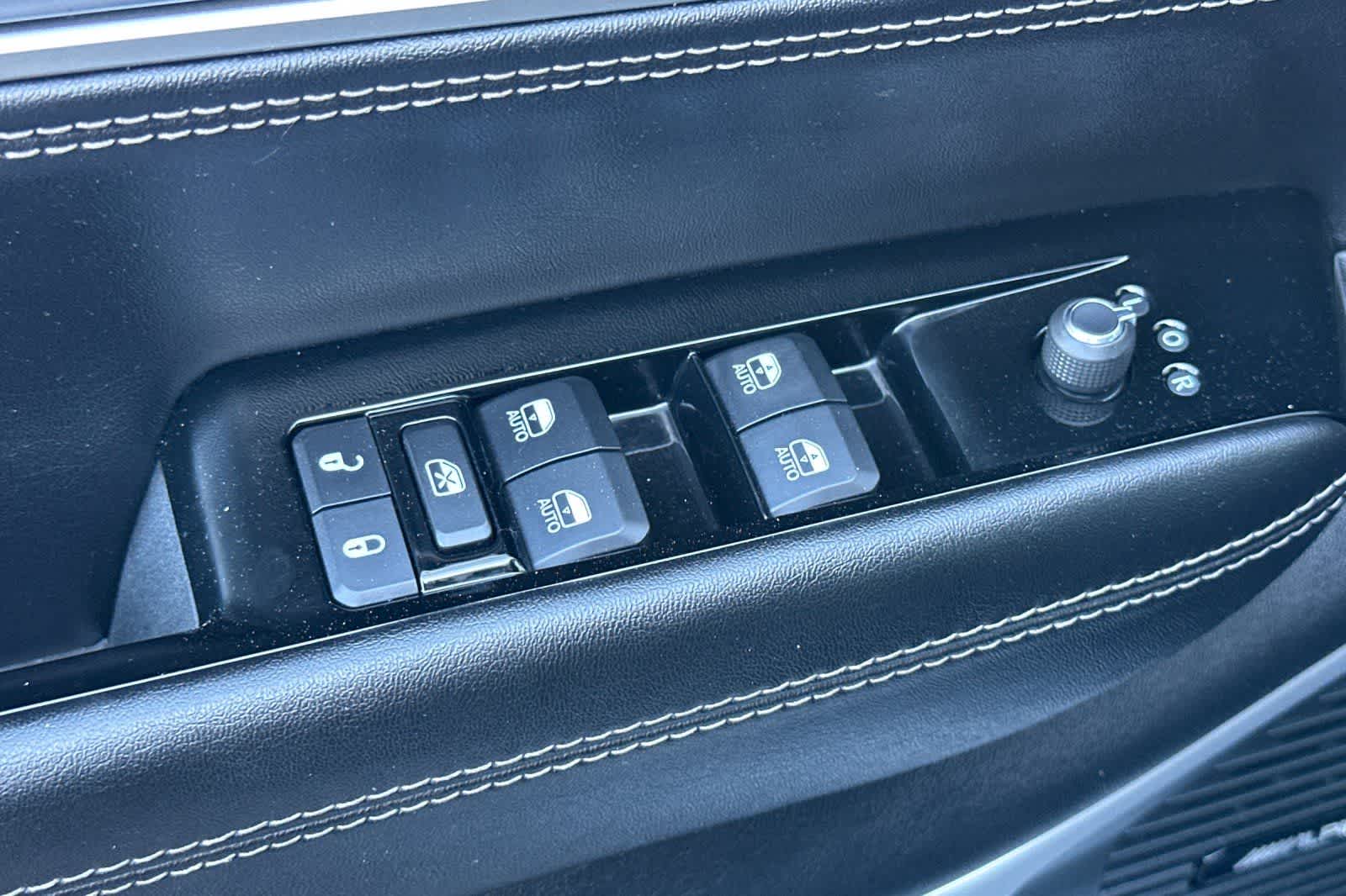 Thumbnail: 2023 Jeep Wagoneer - 13