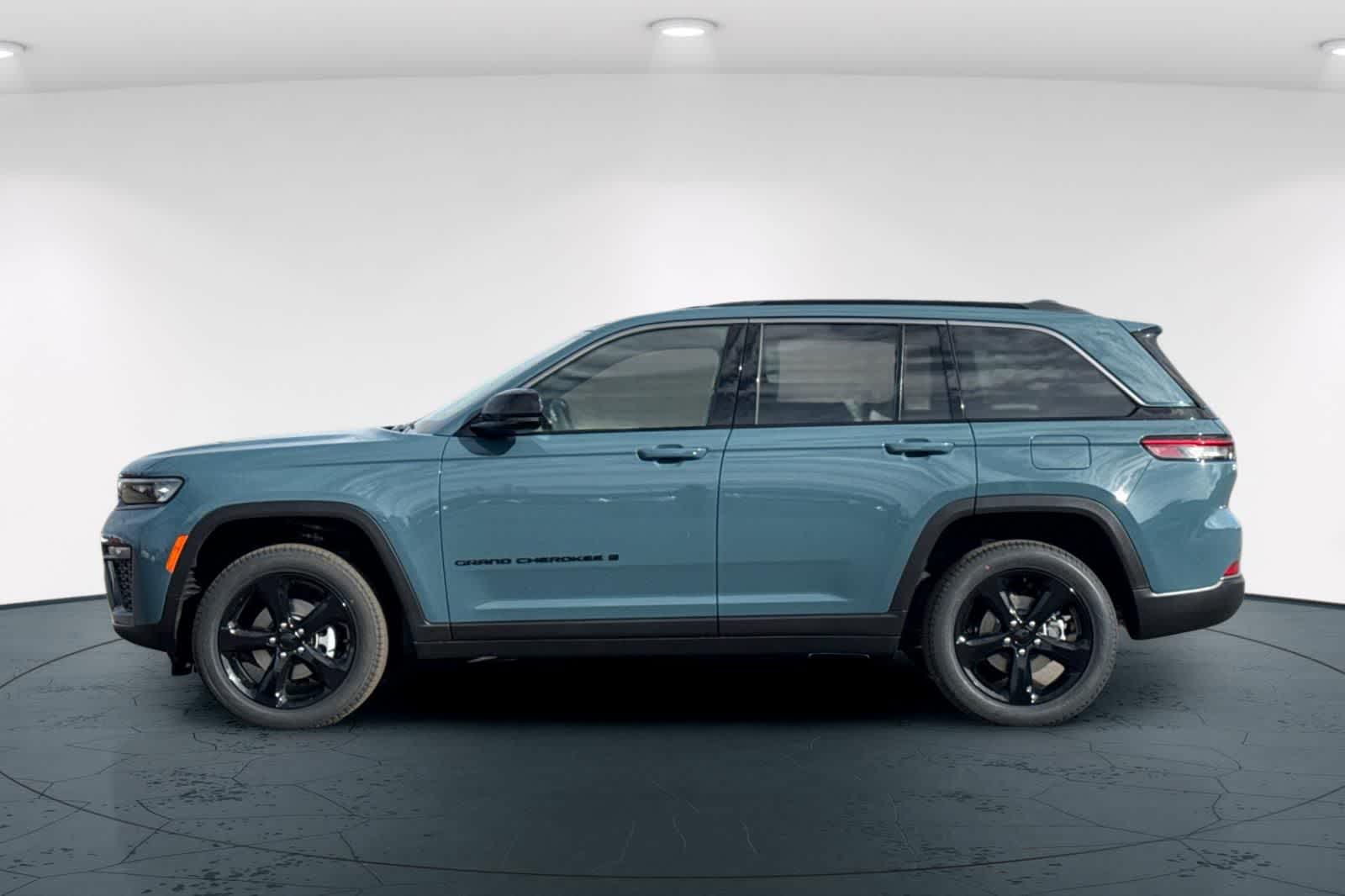 Thumbnail: 2026 Jeep Grand Cherokee - 9