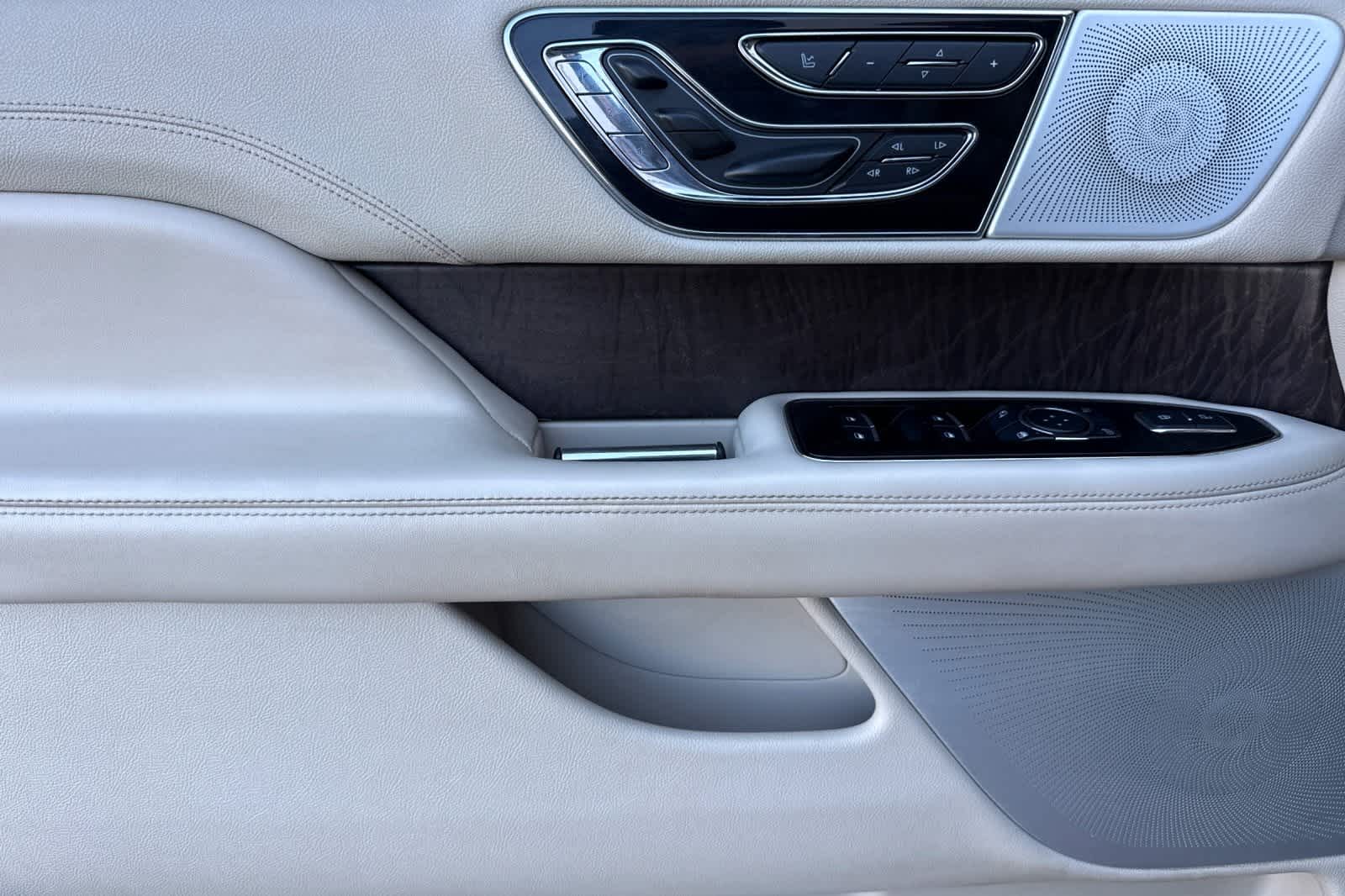 Thumbnail: 2019 Lincoln Navigator L - 12