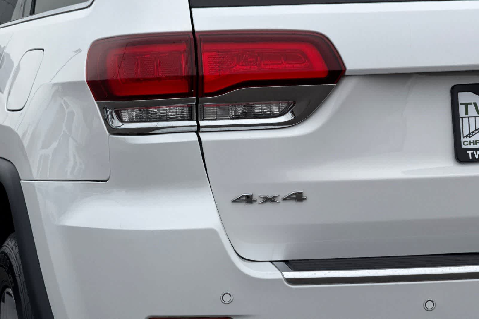 Thumbnail: 2022 Jeep Grand Cherokee - 32