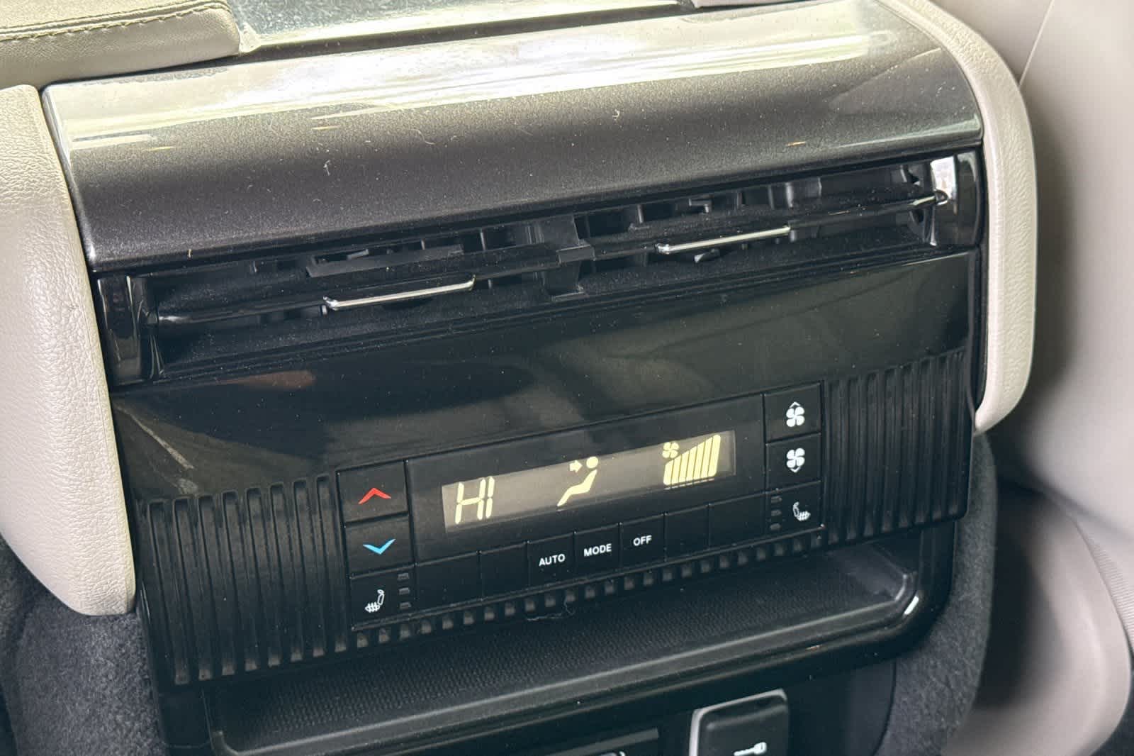 Thumbnail: 2022 Jeep Wagoneer - 15