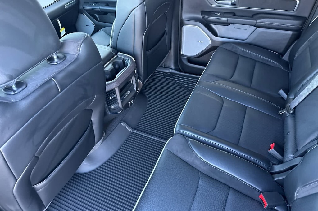 New 2026 Ram 1500 LARAMIE CREW CAB 4X4 5'7 BOX Pickup