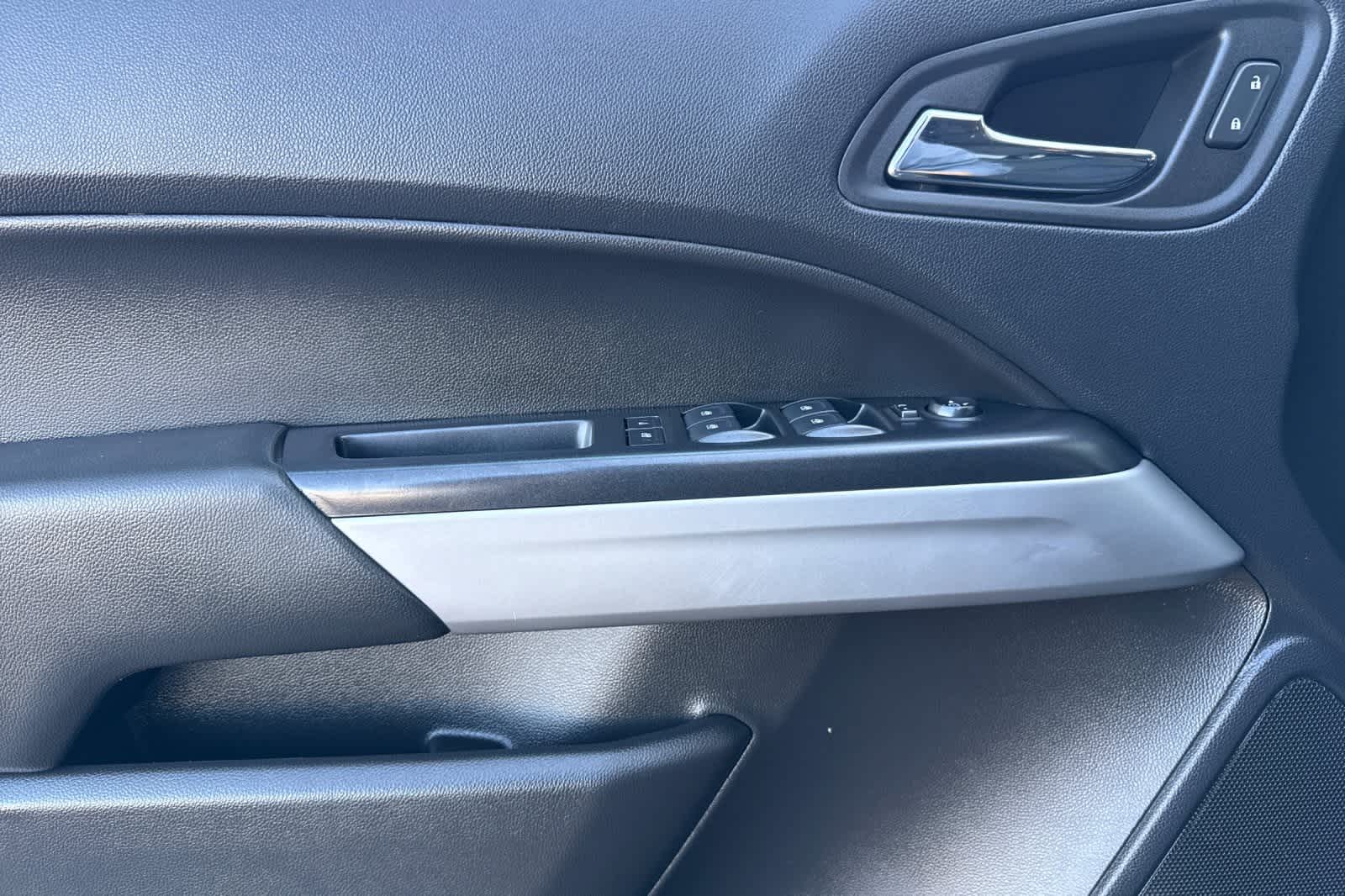 Thumbnail: 2022 Chevrolet Colorado - 12