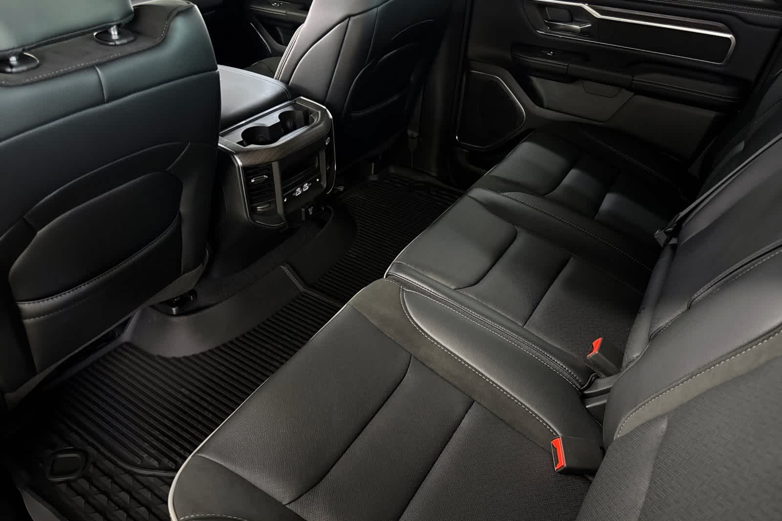 2025 Ram 1500 Laramie photo 4