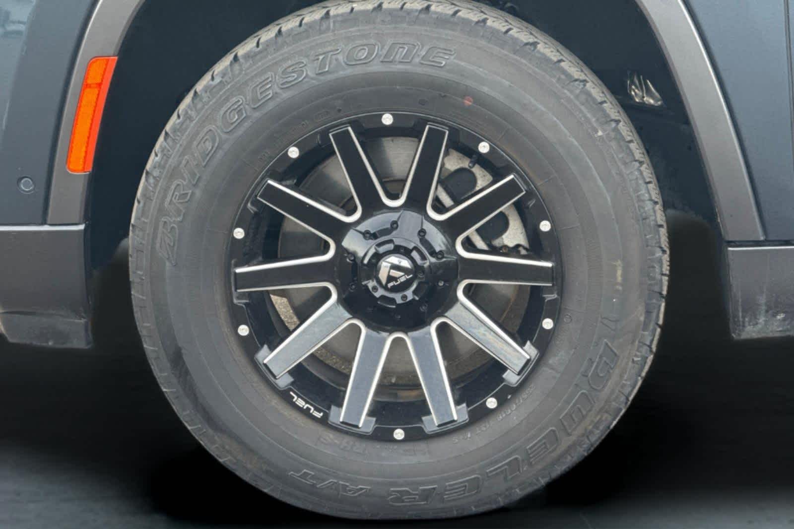 Thumbnail: 2022 Jeep Wagoneer - 32