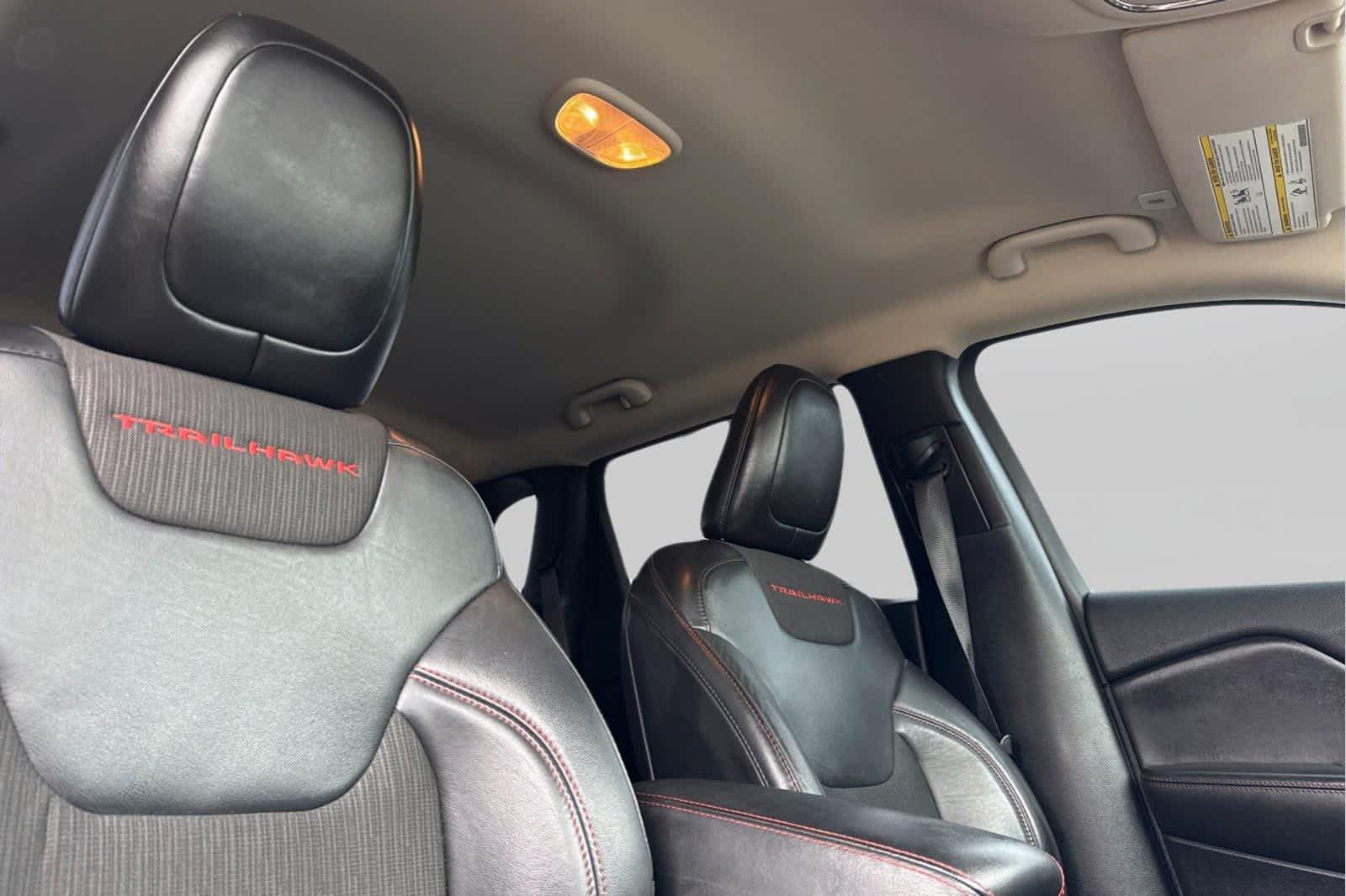 Thumbnail: 2018 Jeep Cherokee - 18