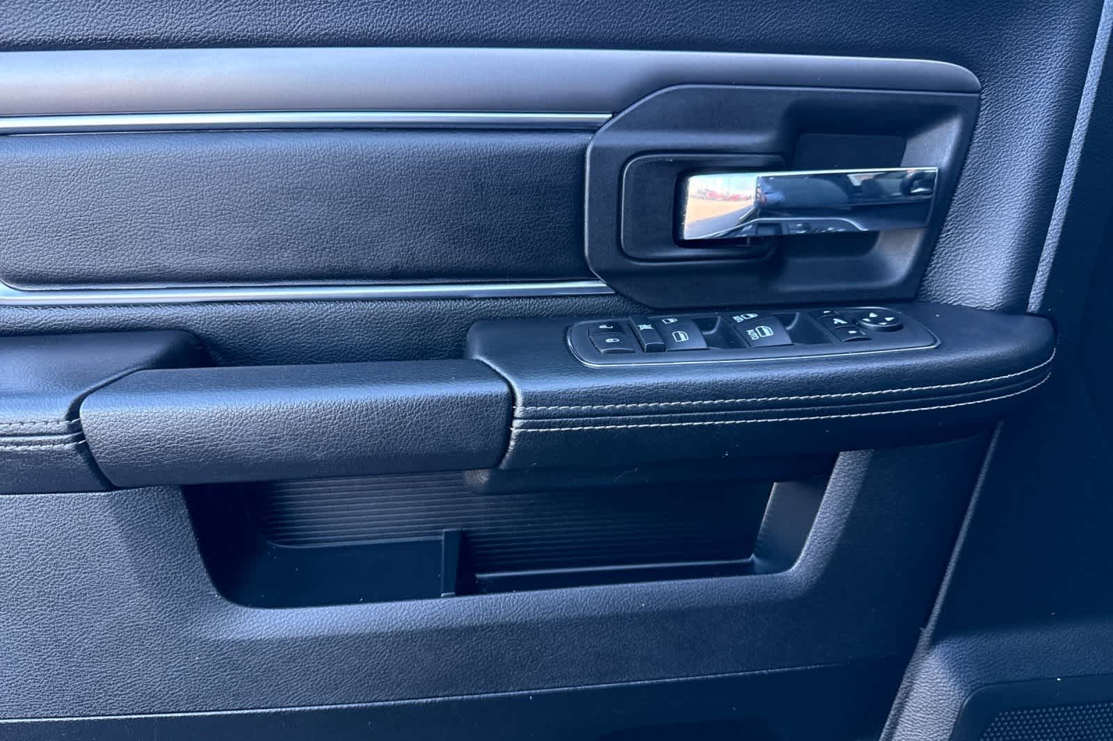 Thumbnail: 2022 RAM 1500 Classic - 12