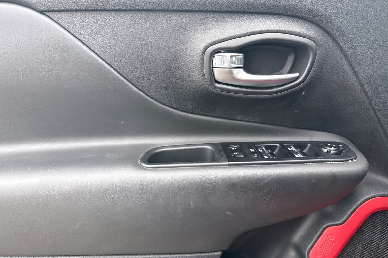 Thumbnail: 2022 Jeep Renegade - 12