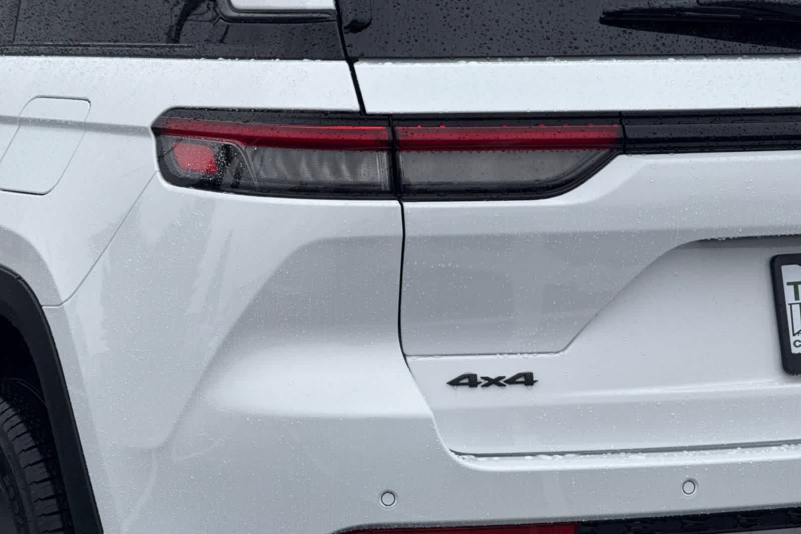 Thumbnail: 2026 Jeep Grand Cherokee - 32