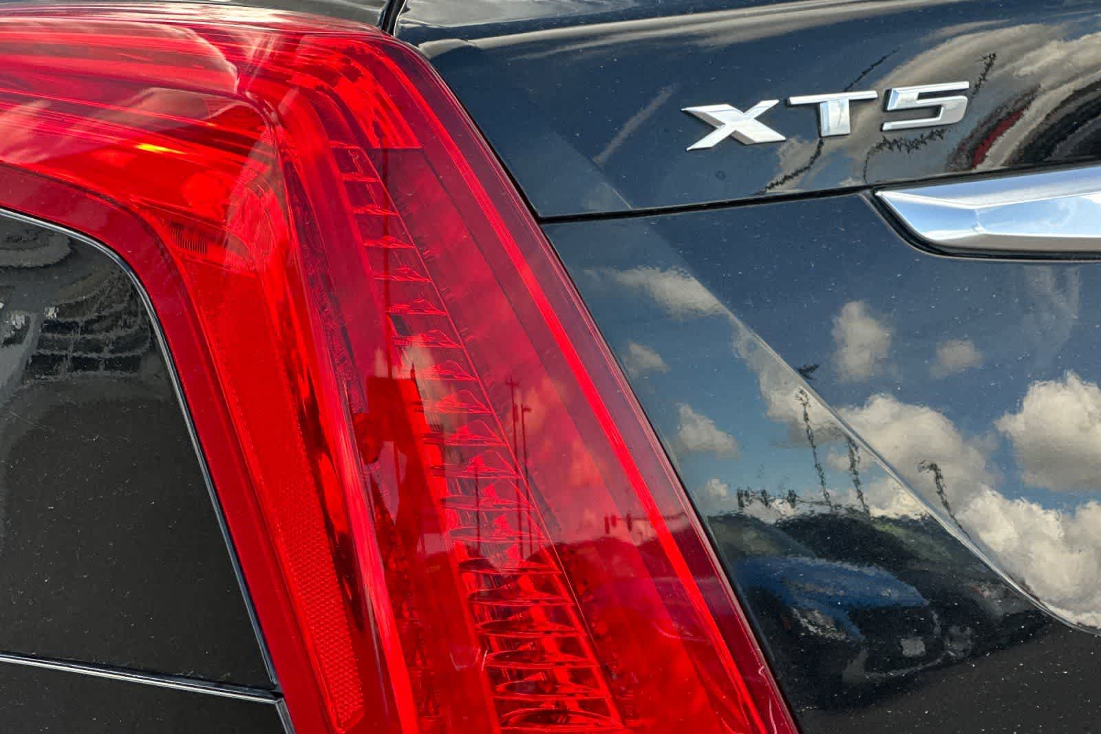 Thumbnail: 2017 Cadillac XT5 - 31