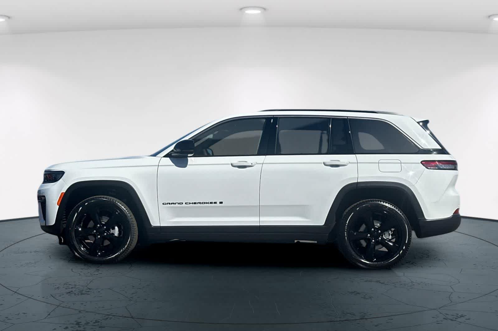 Thumbnail: 2026 Jeep Grand Cherokee - 9
