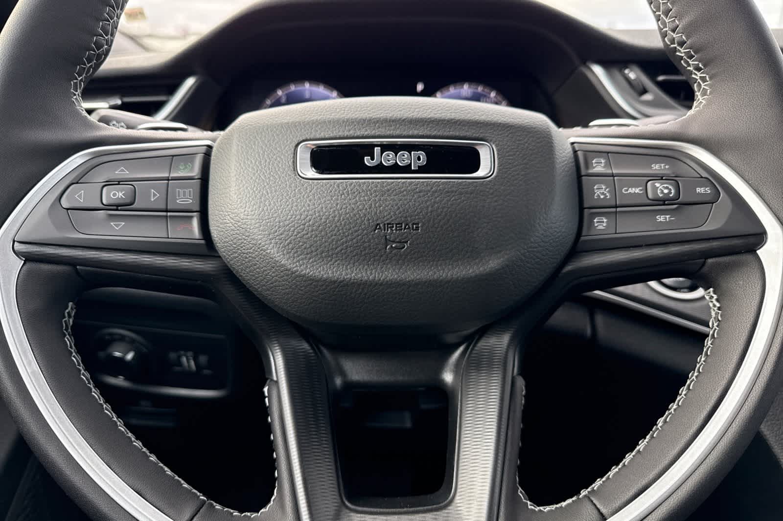 Thumbnail: 2025 Jeep Grand Cherokee - 25