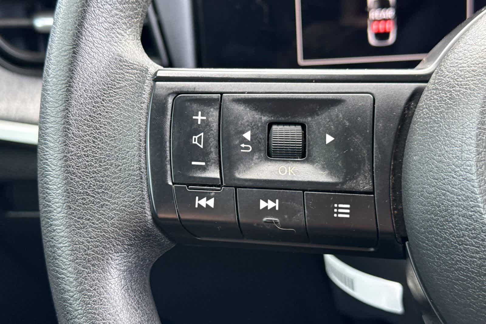 Thumbnail: 2025 Nissan Kicks - 25