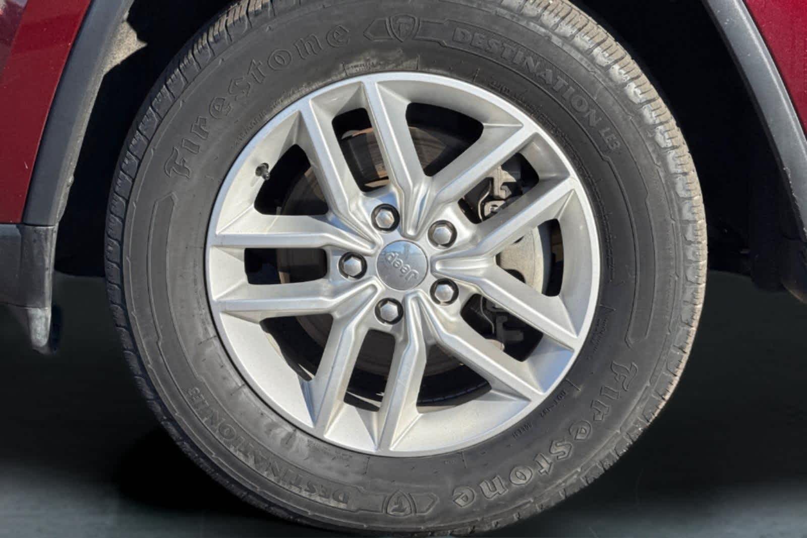 Thumbnail: 2017 Jeep Grand Cherokee - 30