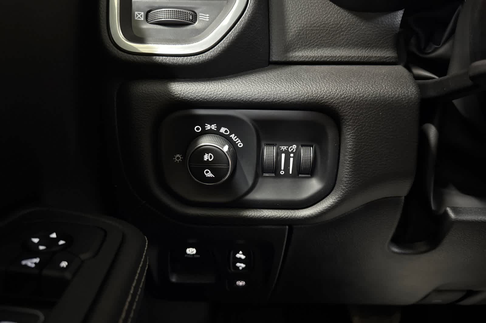 Thumbnail: 2025 RAM 1500 - 32