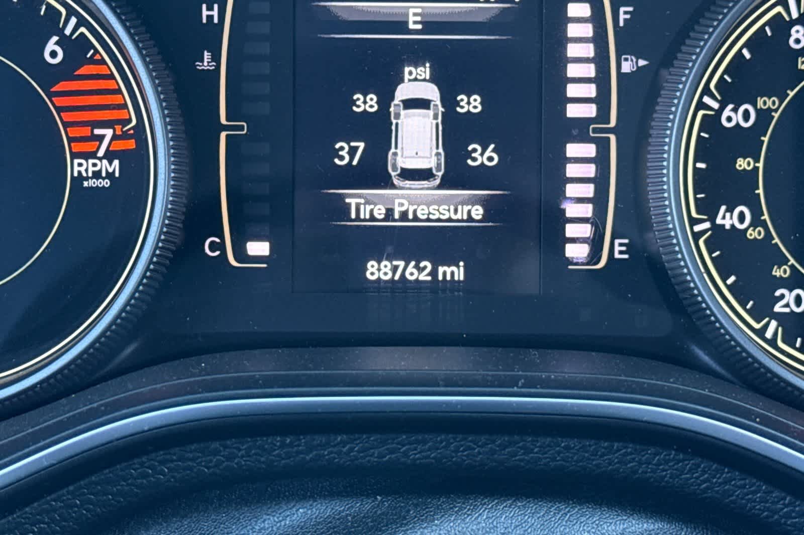 Thumbnail: 2019 Jeep Cherokee - 28