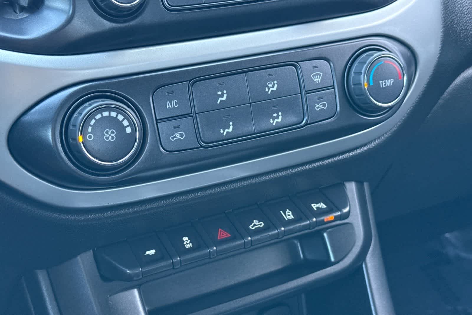 Thumbnail: 2022 Chevrolet Colorado - 20