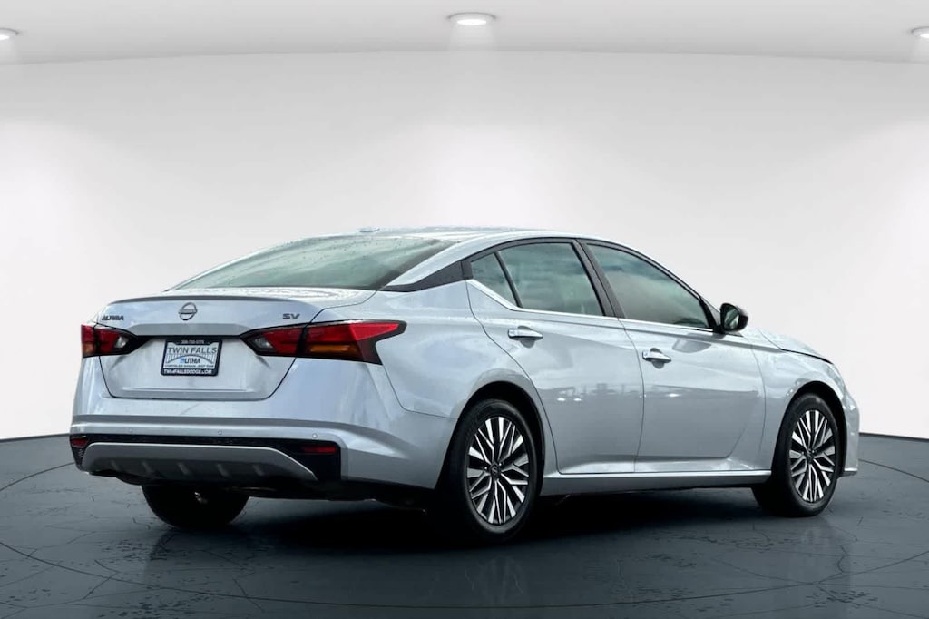 Used 2024 Nissan Altima 2.5 SV Sedan
