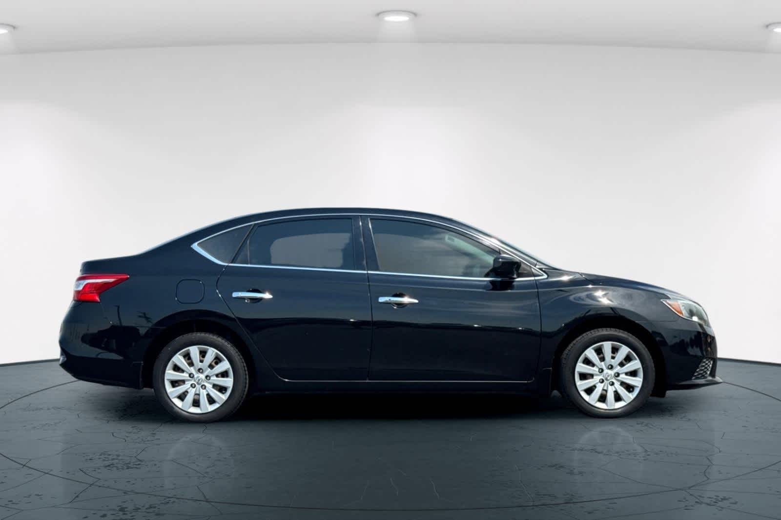 Thumbnail: 2016 Nissan Sentra - 6