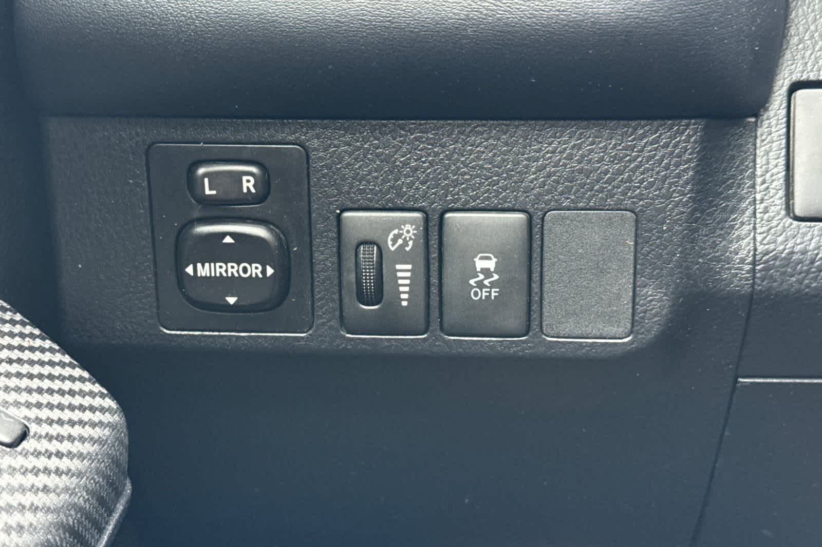 Thumbnail: 2013 Toyota RAV4 - 29