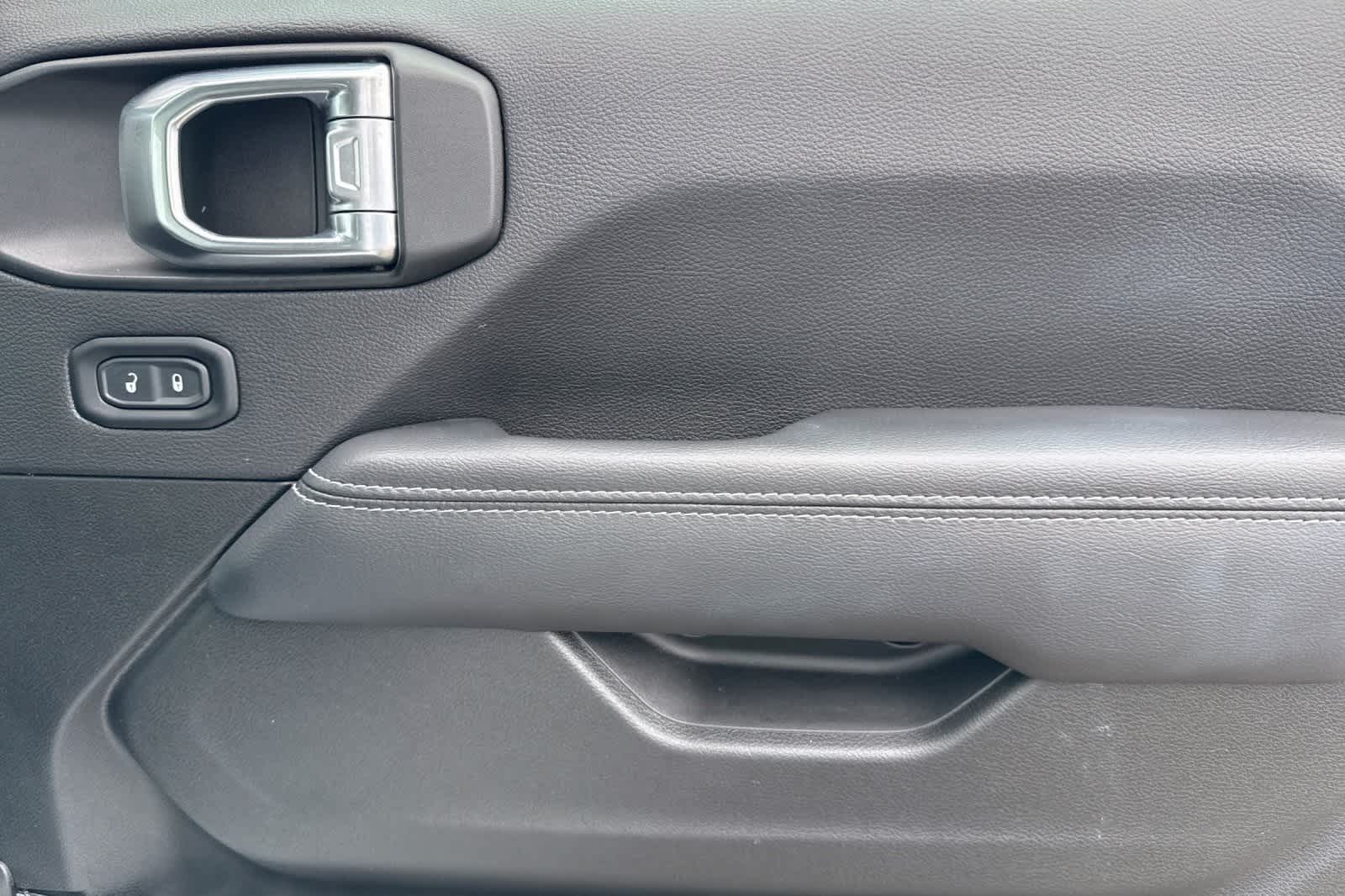 Thumbnail: 2022 Jeep Wrangler - 19