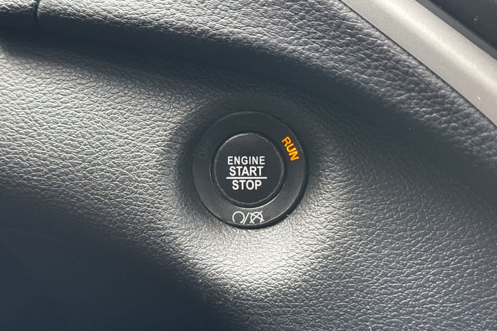 Thumbnail: 2018 Jeep Cherokee - 25