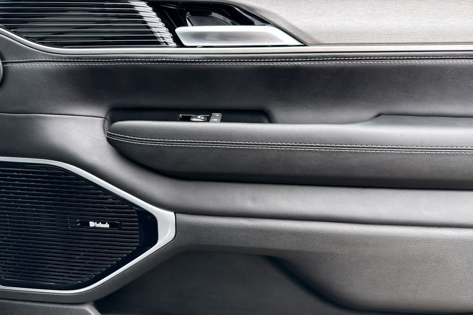 Thumbnail: 2026 Jeep Grand Wagoneer - 20