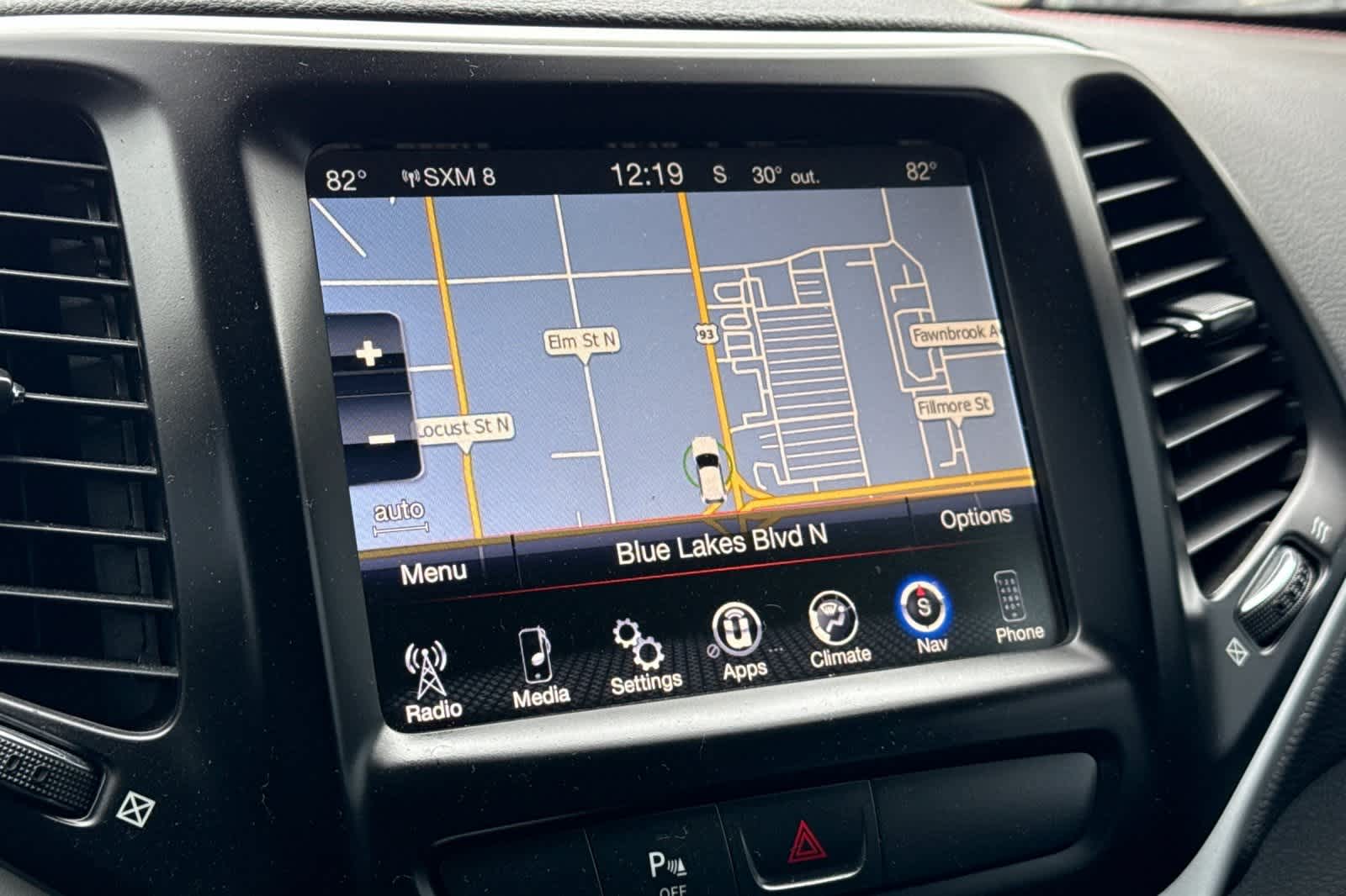 Thumbnail: 2018 Jeep Cherokee - 21