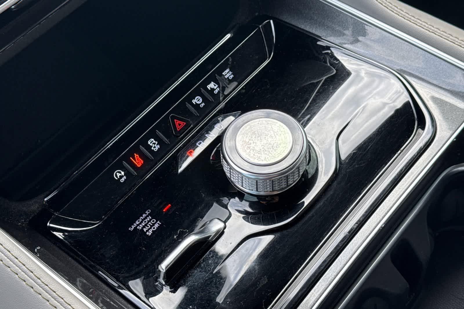 Thumbnail: 2022 Jeep Wagoneer - 25