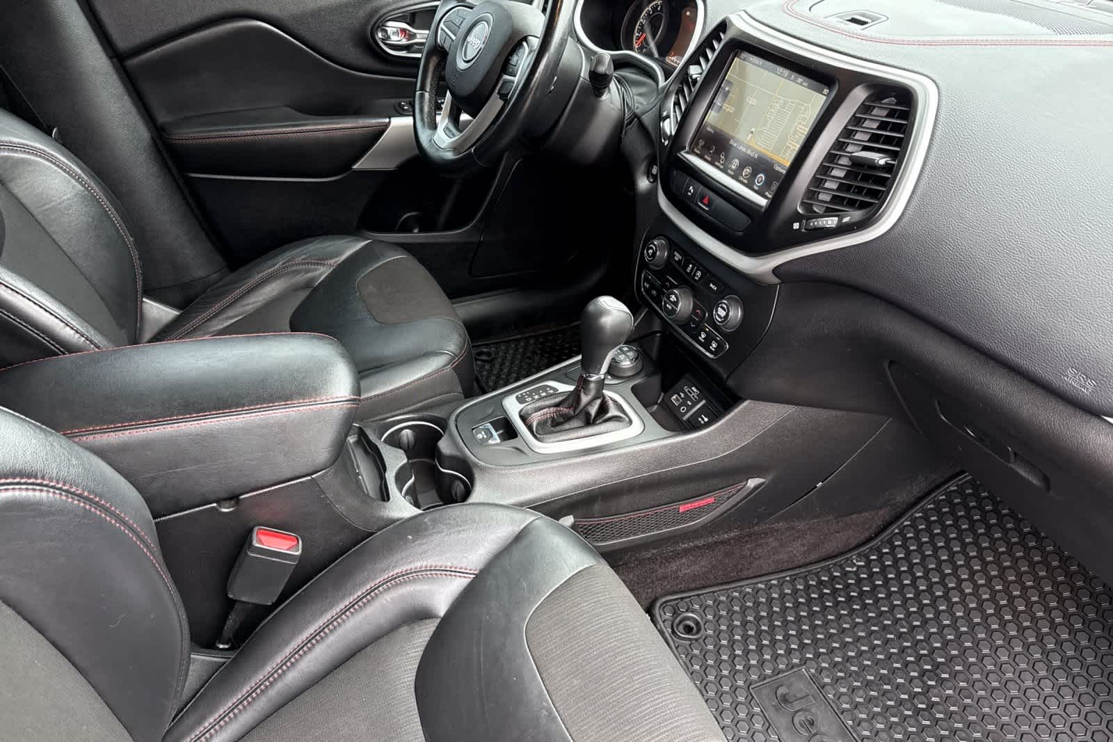 Thumbnail: 2018 Jeep Cherokee - 17