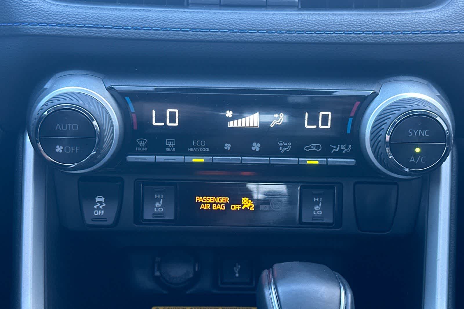 Thumbnail: 2021 Toyota RAV4 - 23