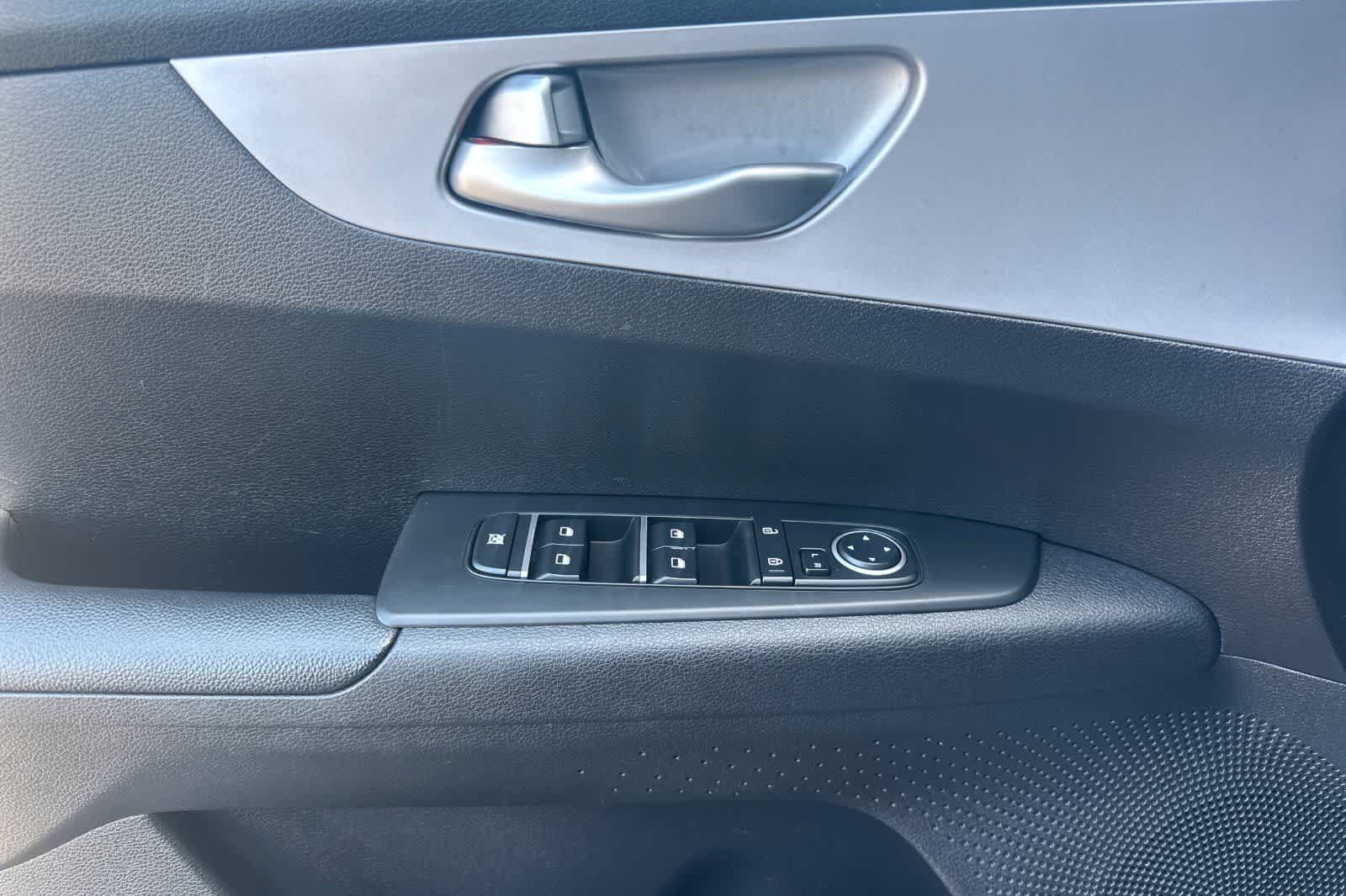 Thumbnail: 2023 Kia Forte - 12