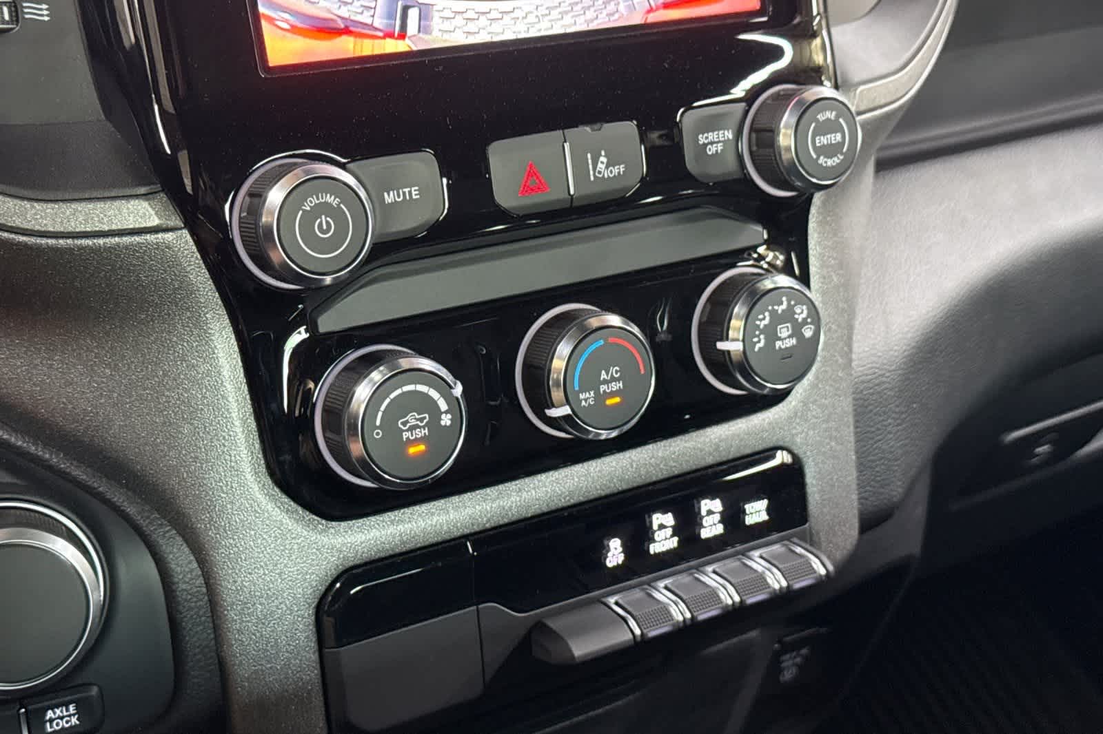 Thumbnail: 2025 RAM 1500 - 21