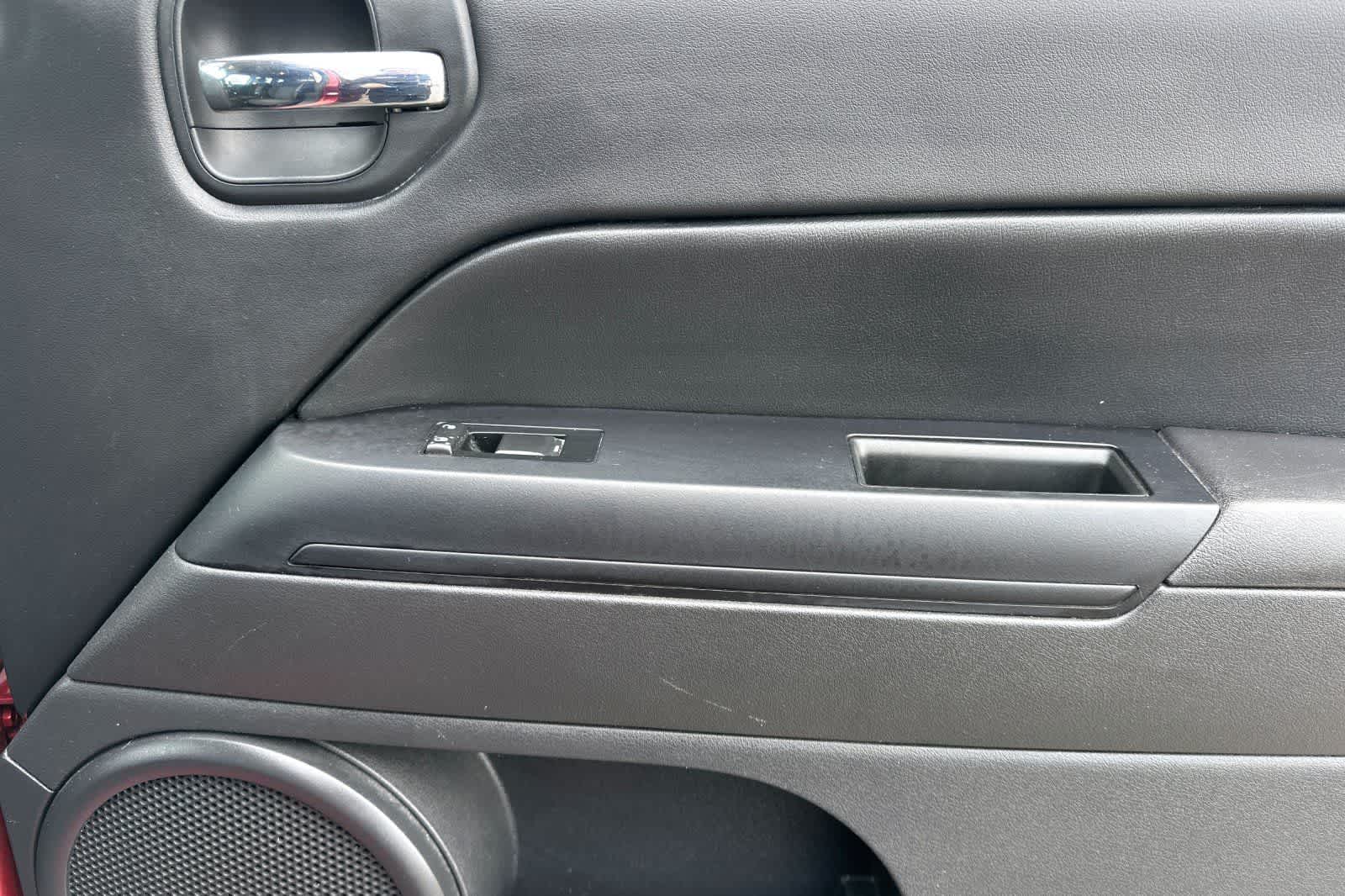 Thumbnail: 2016 Jeep Patriot - 18