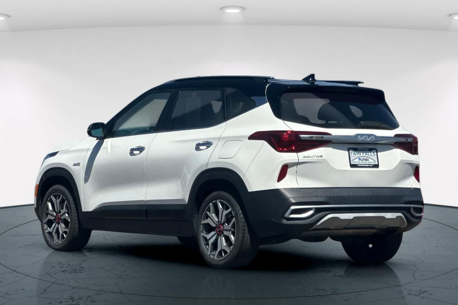 Thumbnail: 2023 Kia Seltos - 7