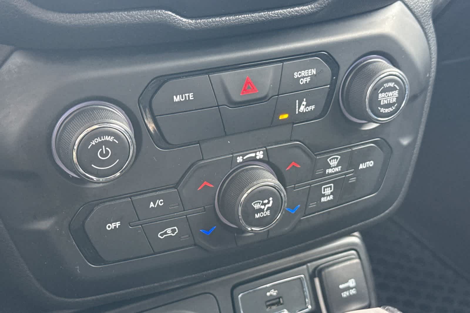 Thumbnail: 2022 Jeep Renegade - 22