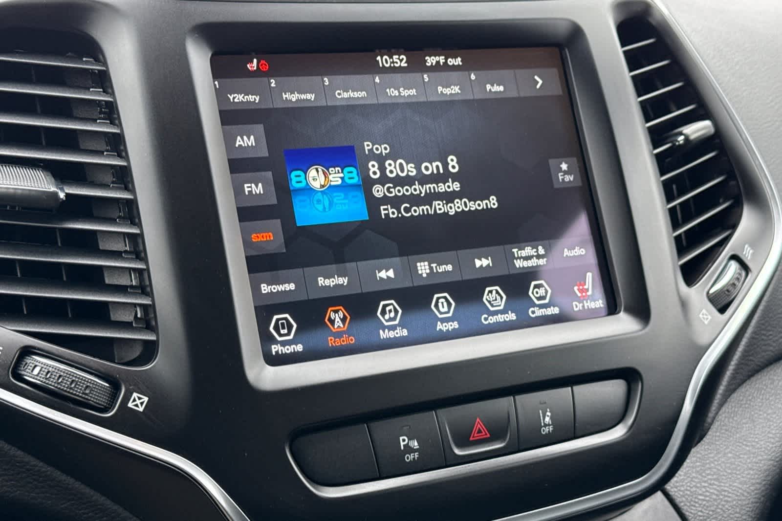 Thumbnail: 2021 Jeep Cherokee - 20