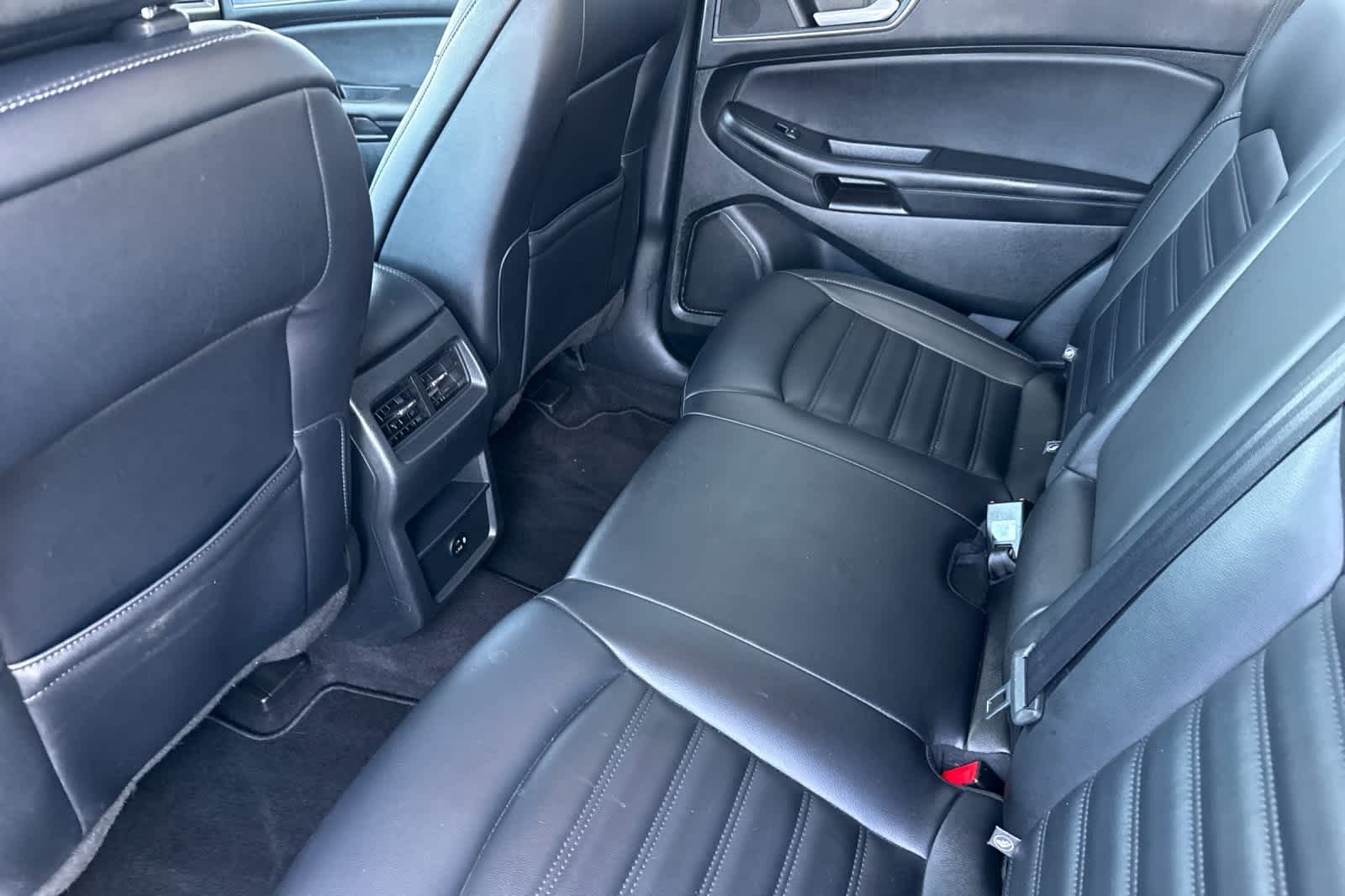 2022 Ford Edge SEL photo 4