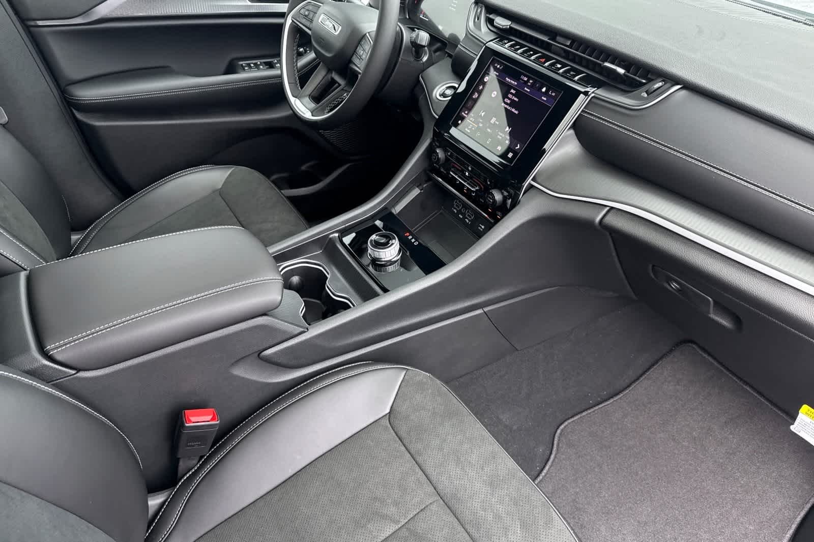 Thumbnail: 2025 Jeep Grand Cherokee - 18