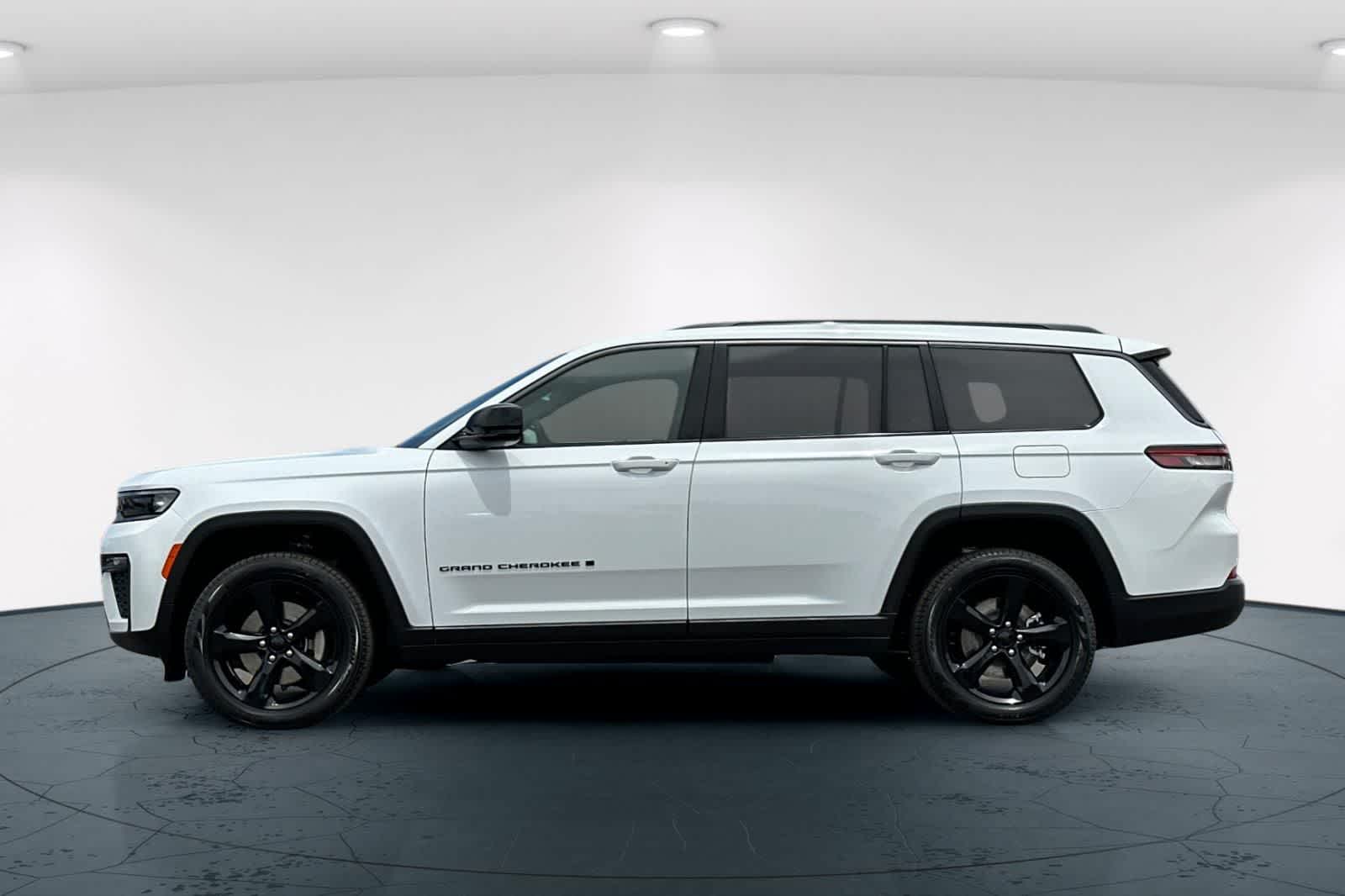 Thumbnail: 2026 Jeep Grand Cherokee - 9