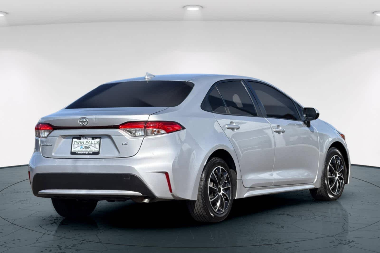 2020 Toyota Corolla LE photo 2