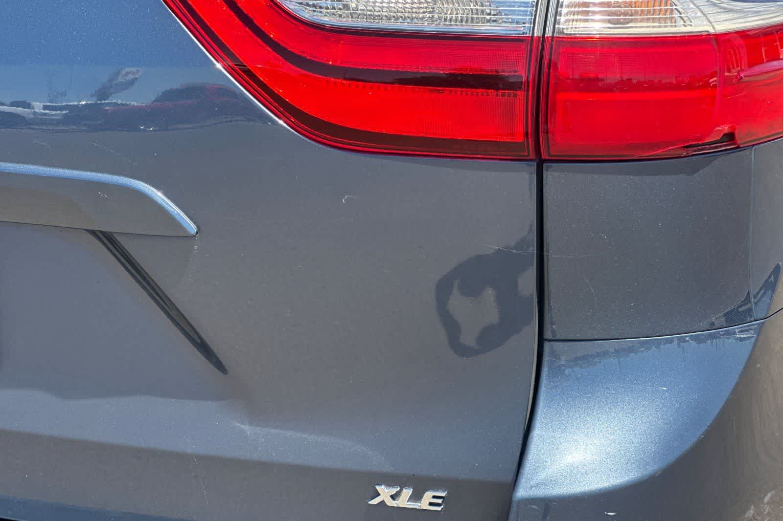 Thumbnail: 2015 Toyota Sienna - 31