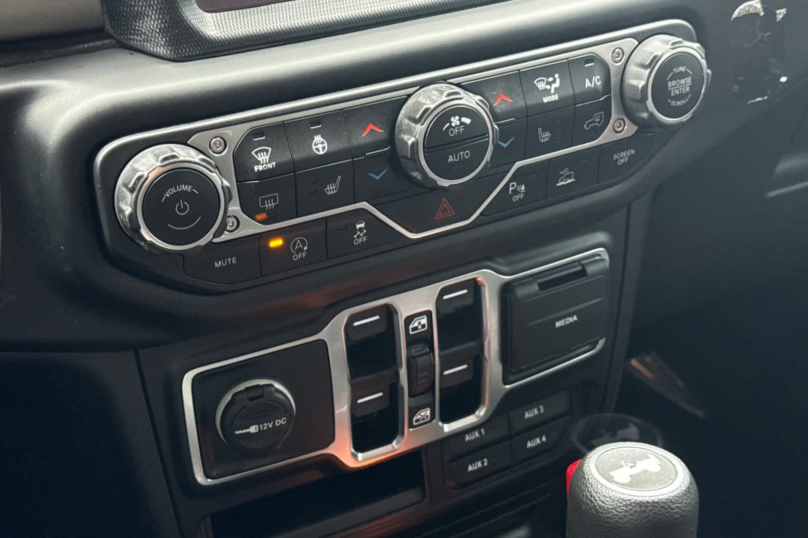 Thumbnail: 2021 Jeep Wrangler - 22