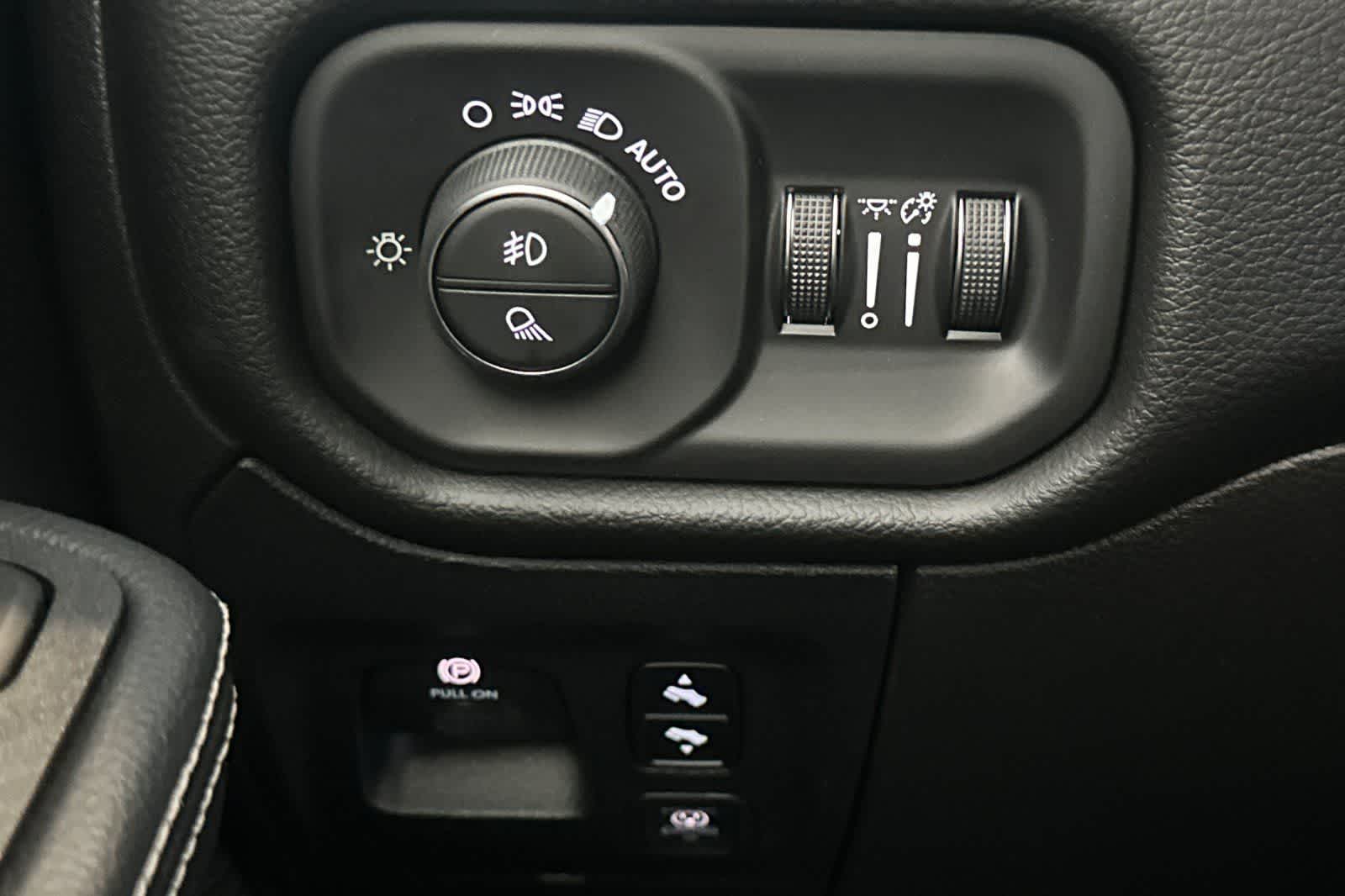 Thumbnail: 2026 RAM 1500 - 32