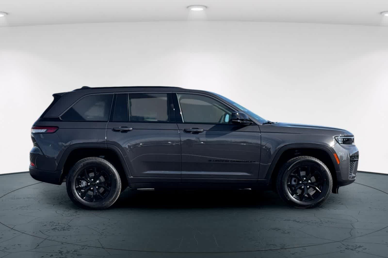 Thumbnail: 2026 Jeep Grand Cherokee - 6